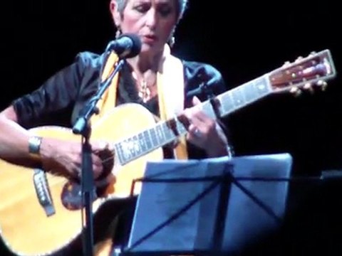 Joan baez à Troyes le 15 octobre 2011 - Parachutiste