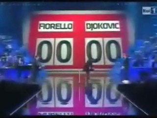 O Tζόκοβιτς παίζει τένις με... τηγάνια