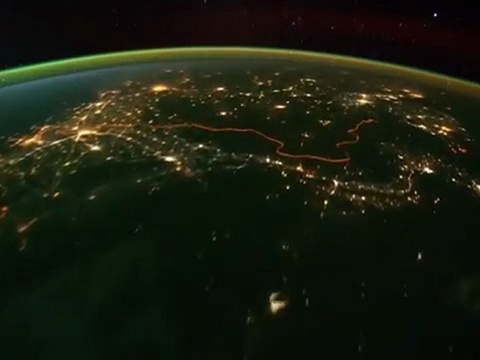 La Terre et ses aurores boréales vues de la station ISS