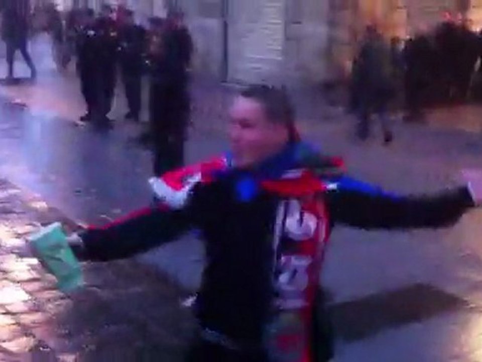 Bordeaux - PSG : Grosse ambiance sur la place de la victoire a Bordeaux