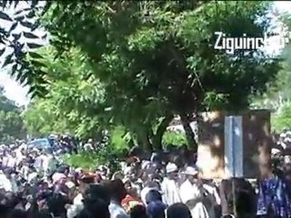 TEST - Marche de soutien des populations d'Oussouye à leur Roi 13-11-11