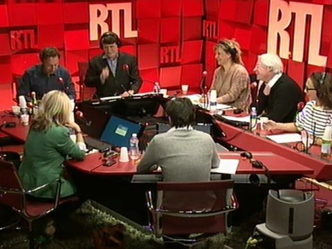 A la Bonne Heure du 15 novembre 2011 : présentation de JAMEL DEBOUZZE par Stéphane Bern