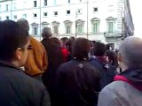 Dimissioni Berlusconi  enorme folla a Piazza Montecitorio Palazzo Chigi