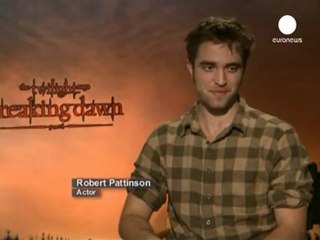 Twihard fans camp out for Breaking Dawn premiere