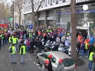 Peugeot taglia 4.00 posti in Francia