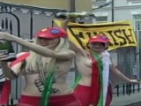 Activistas ucranianas celebran en topless la renuncia de Berlusconi