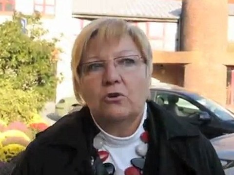 Louvroil : Annick Mattighello et les banderoles anti-crise
