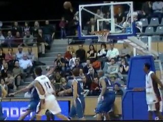 Alley oop entre Blake SCHILB et Jordan ABOUDOU