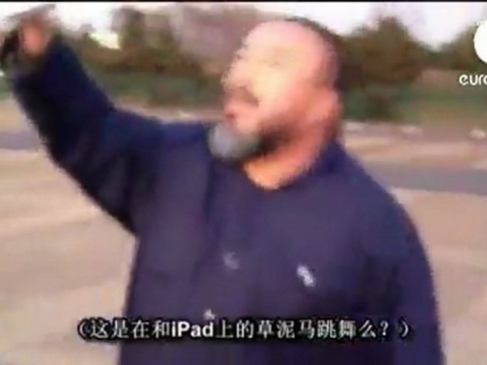 L'artiste Ai Weiwei nargue les autorités chinoi...