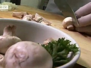 Pheasant breast with baked apple, artichoke and raspberry sauce | euromaxx