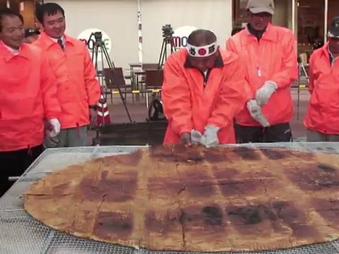 Record: les Japonais craquent pour une galette de riz géante