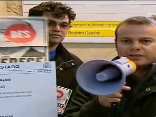 Anticapitalistas irrumpen en Trabajo para denunciar la reforma laboral