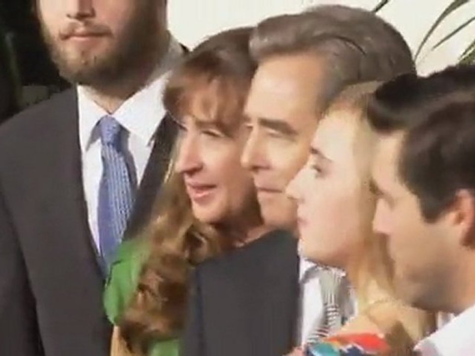 Clooney premieres "The Descendants"