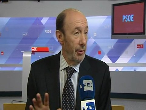 Rubalcaba y Rajoy rechazan concesiones a ETA para su disolución