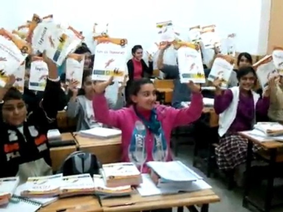 Mehmetçik Dersanesi Kitap dağıtımı