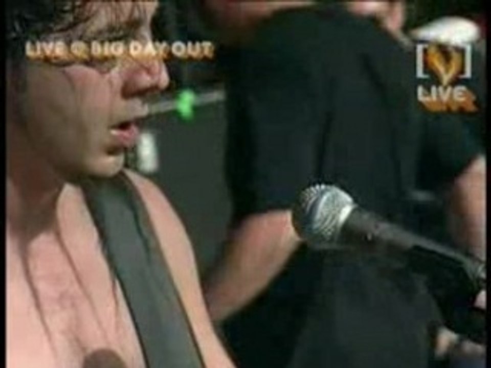 System of  a Down - Needles (live)