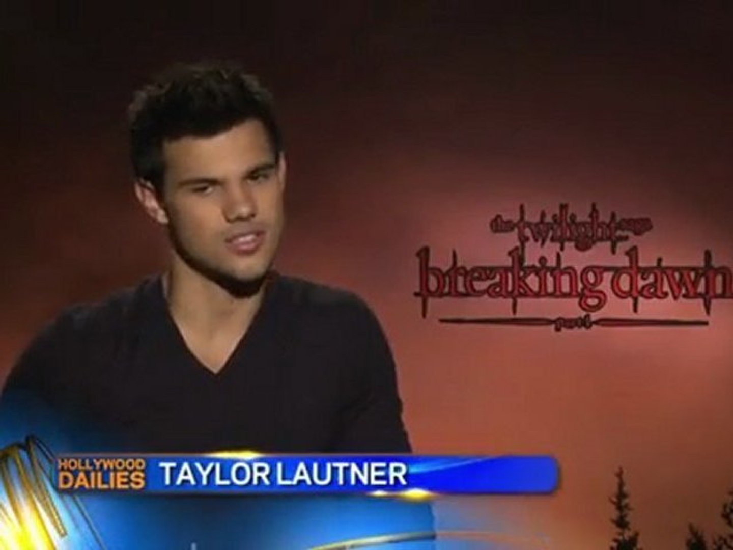 ⁣Robert Pattinson Compares Breaking Dawn's Sex Scene to Planking