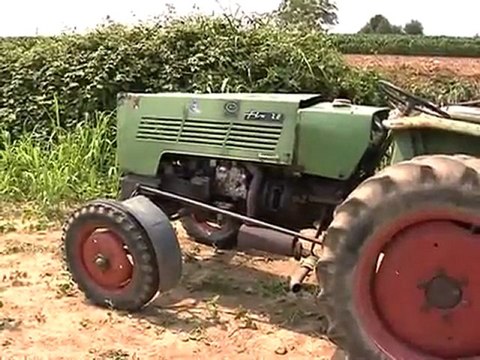 MUORE SCHIACCIATO DAL TRATTORE