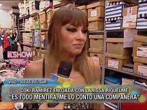 Coki enojada con Larissa