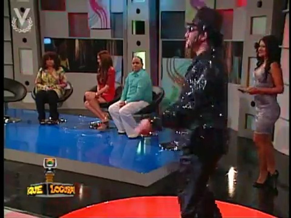 Leonel Ventura - El Juego del Machete con Priscila perales
