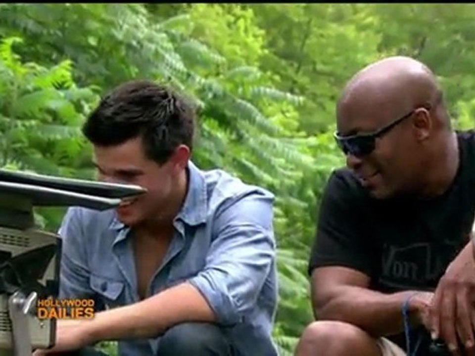 Sigourney Weaver and Alfred Molina Talk Abduction