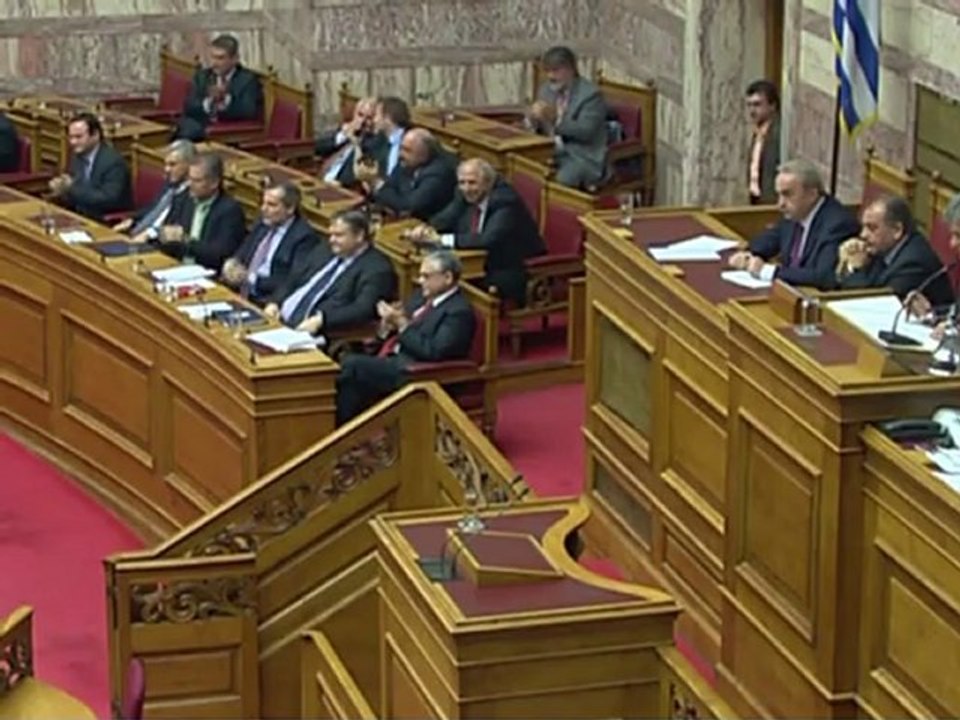 Papadémos obtient la confiance du Parlement