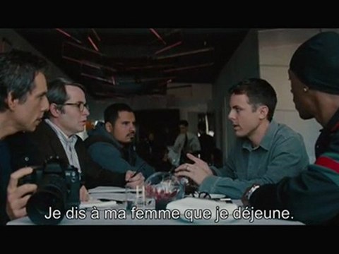 Le Casse de Central Park : Extrait 3 (VOST) - Slide annonce à la fine équipe que le repas est pour lui