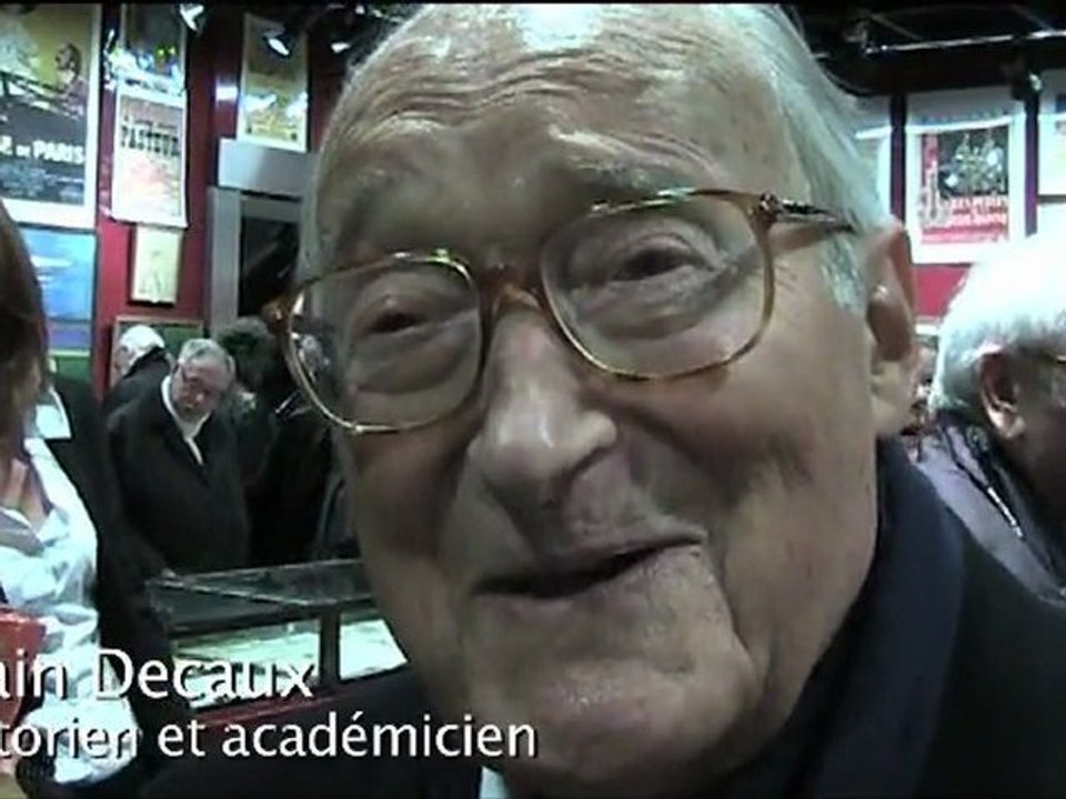 Sacha Guitry à l'Hotel des ventes