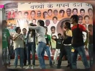 Anushka Sharma turns AWARA with her pants