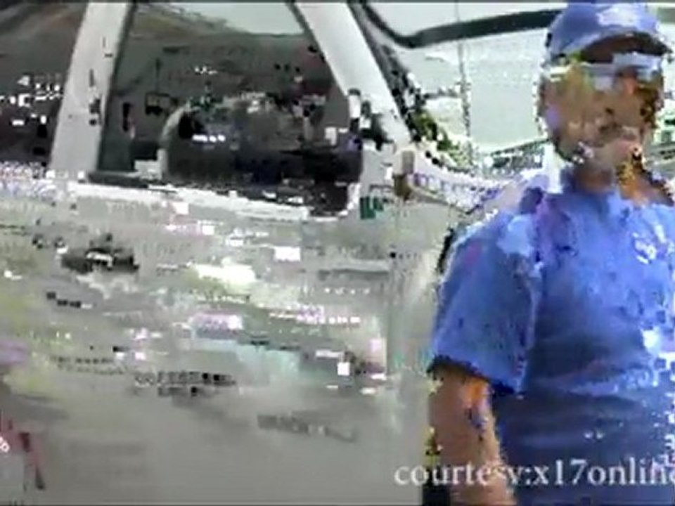 Paparazzi swarming a pregnant Hilary Duff