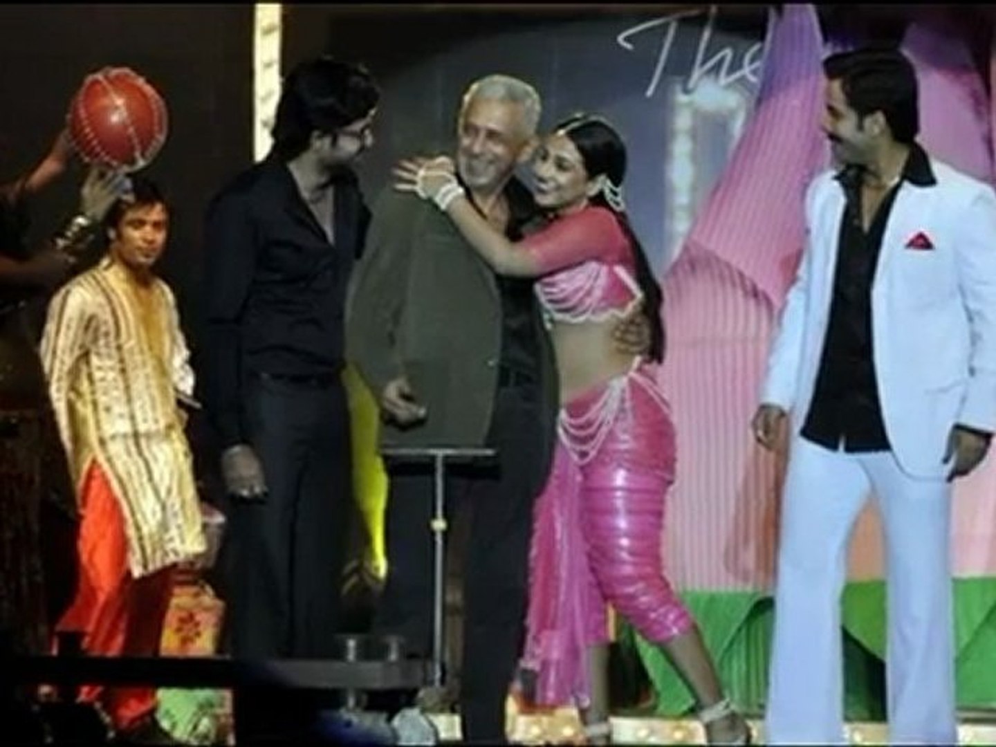 Vidya Balan S Near Wardrobe Malfunction Video Dailymotion