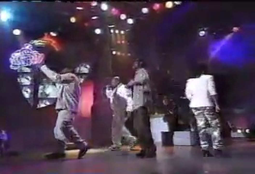 Tha Dogg Pound, Nate Dogg & Michel'le "Let's Play House" Live @ KTLA "Soul Train", Paramount Studios, Hollywood, CA, 02-10-1996 Pt.2