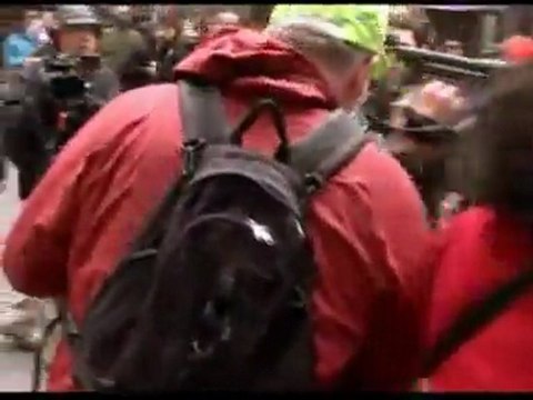 OCCUPY NEW YORK: Hundreds of protesters clash with police