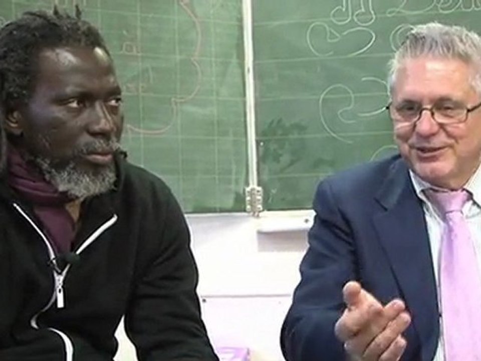 Tiken Jah Fakoly et Gilles Catoire présentent les projets de coopérations solidaires de la Ville de Clichy