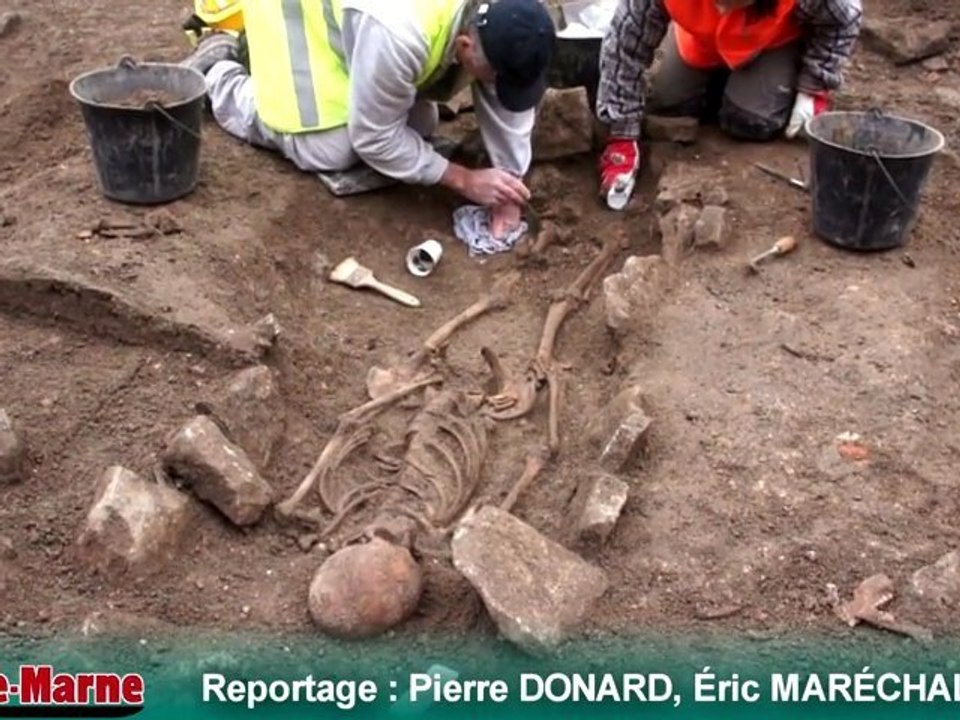 Découverte de 4 sépultures pendant les travaux de rénovation de la place Diderot à LANGRES.