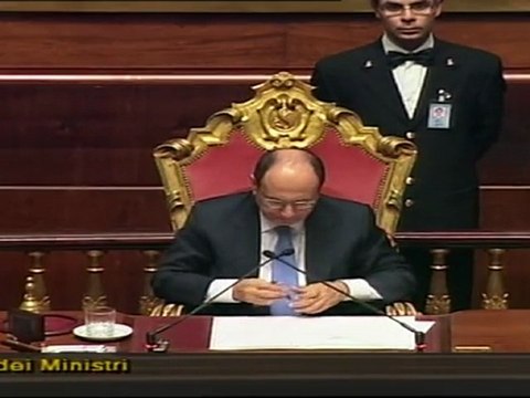 Italian PM unveils crisis plans
