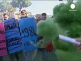 Studenti italiani in piazza per il debutto di Monti