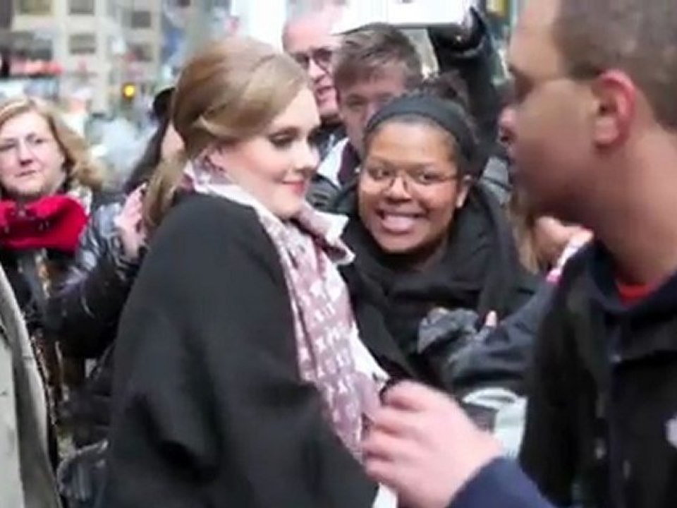 Miley Cyrus Loves her Womanly Curves