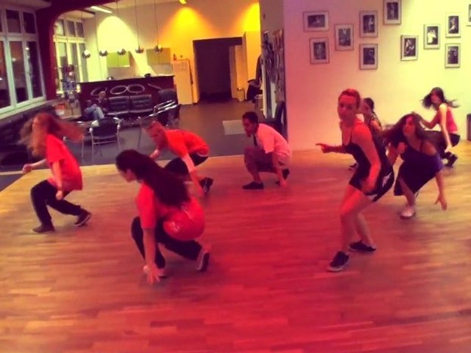 Hiphop Dance Tutorials - Training @ Motionz Aaliyah - Try Again