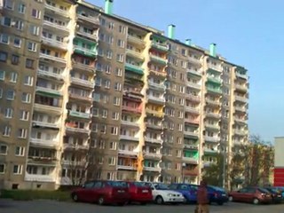 Miejska dżungla okiem HTC w późnym popołudniem.