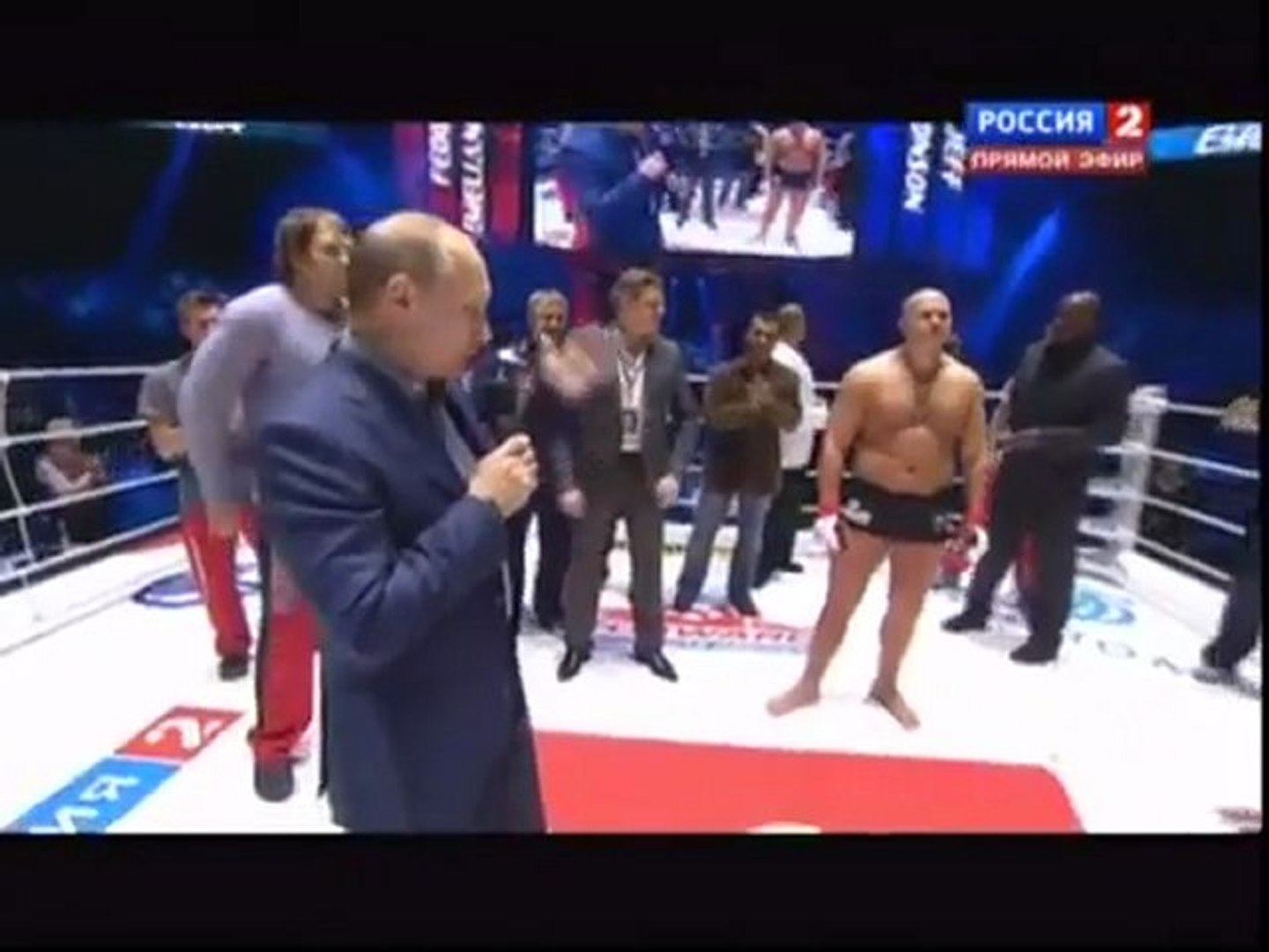 Vladimir Poutine hué à Moscou