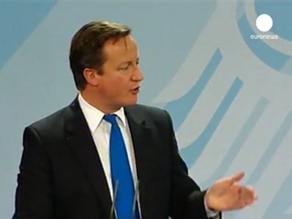 Merkel, Cameron stress friendship amid differences