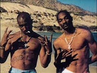 tupac feat biggie ans snoop gansta fitght