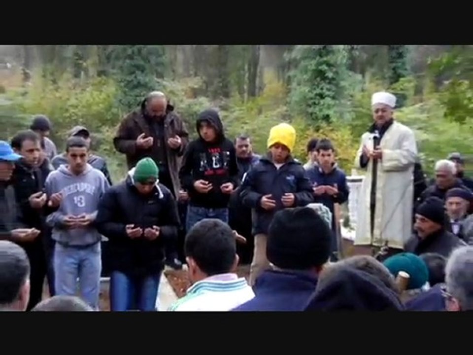 Adem Kılıç'ın cenazesi defnedilirken