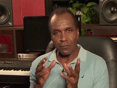 Singing Vocal Lessons Pro Secrets To Develop Your Vocal ...