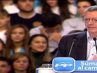 Sáenz de Santamaría reaparece en la compaña en el mitin final del PP