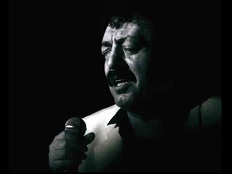 MüsLüm Gürses-Gitmeseydi onun Kulu Olurdum