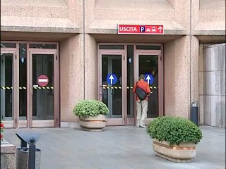 BIMBA IN ASCIUGATRICE: MAMMA IN CARCERE