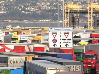 IL PORTO RIPARTE CON ENORMI DANNI