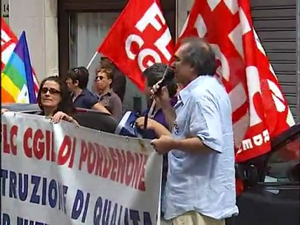 TAGLI ALLA SCUOLA, PRESIDIO CGIL